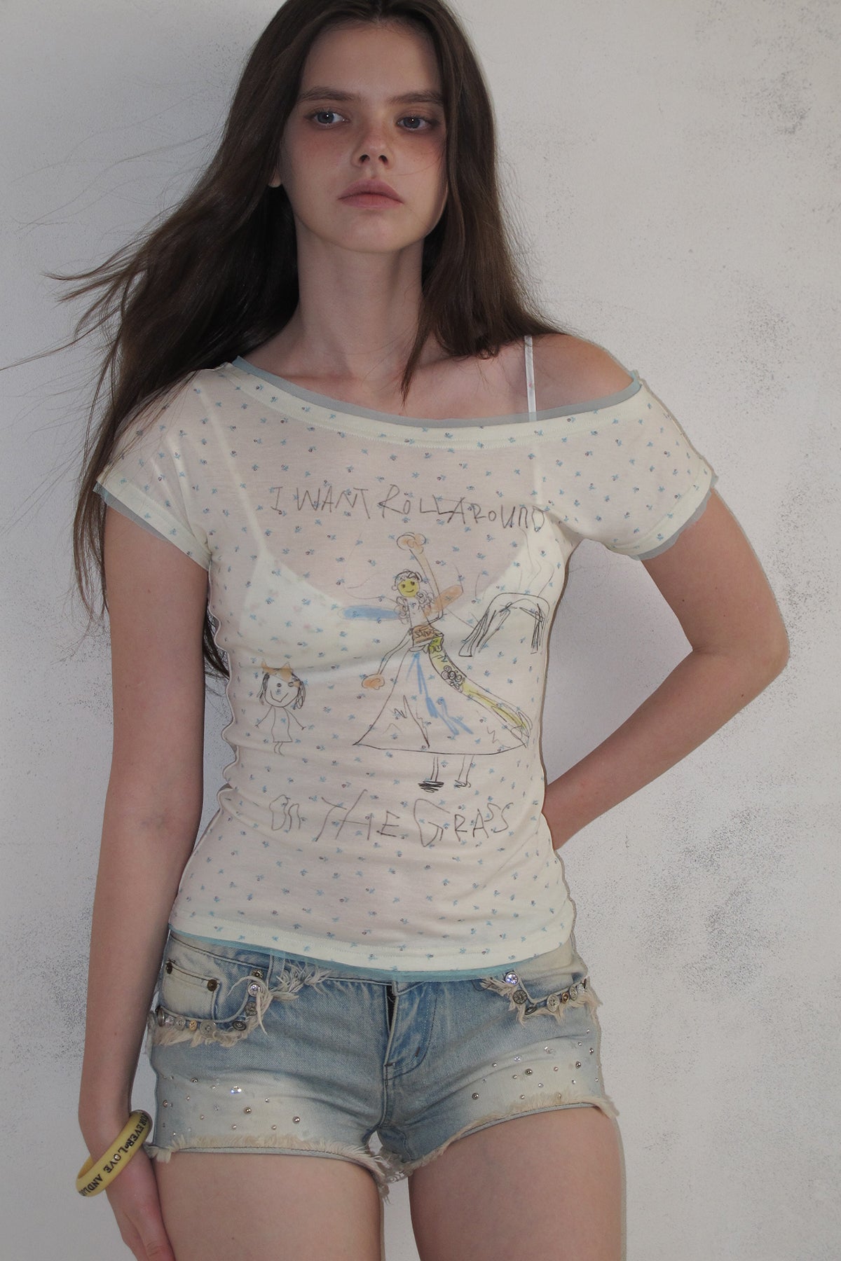 [A001308]Fresh Floral & Fun Graffiti Print Tee