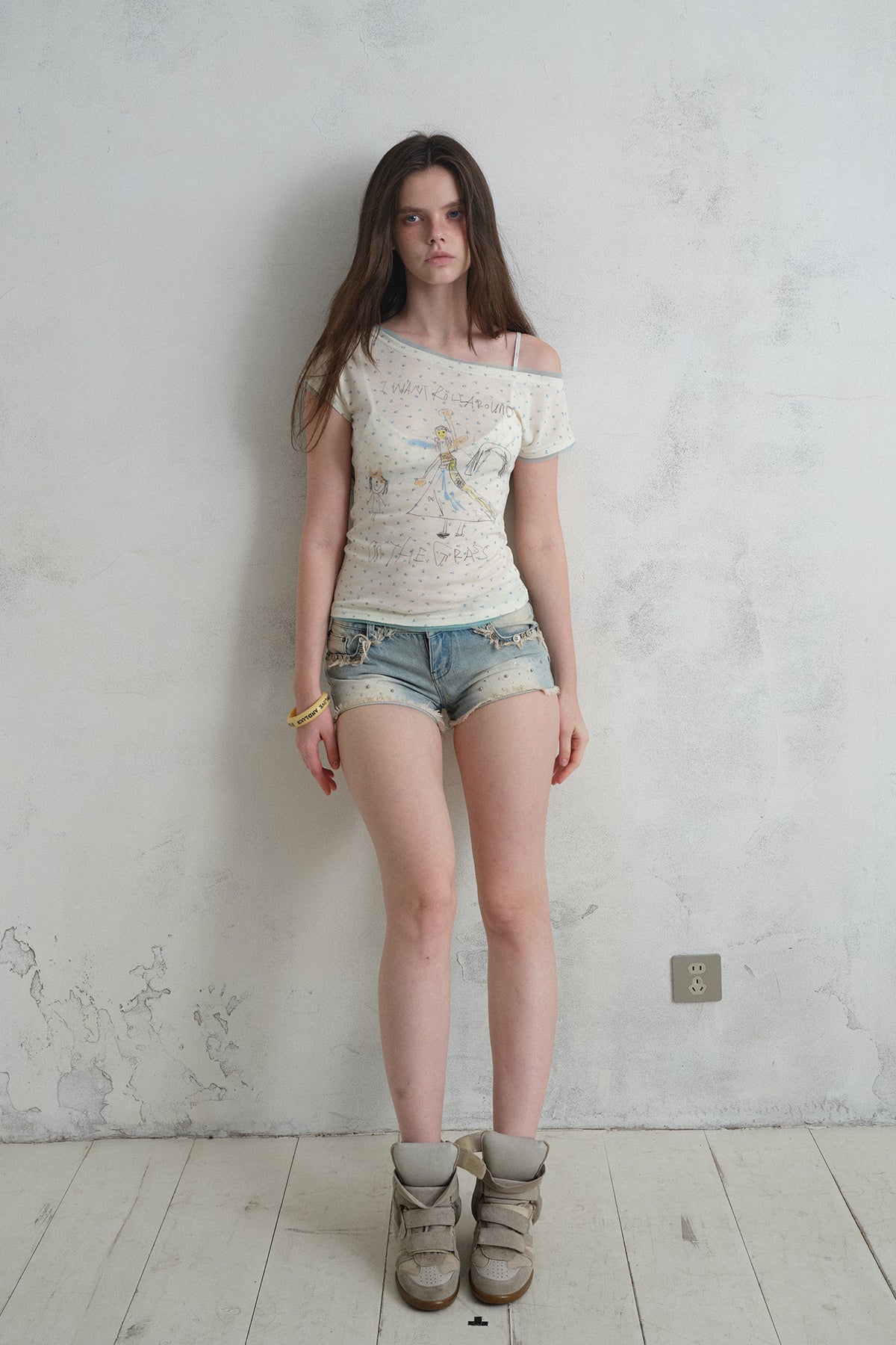 [A001308]Fresh Floral & Fun Graffiti Print Tee