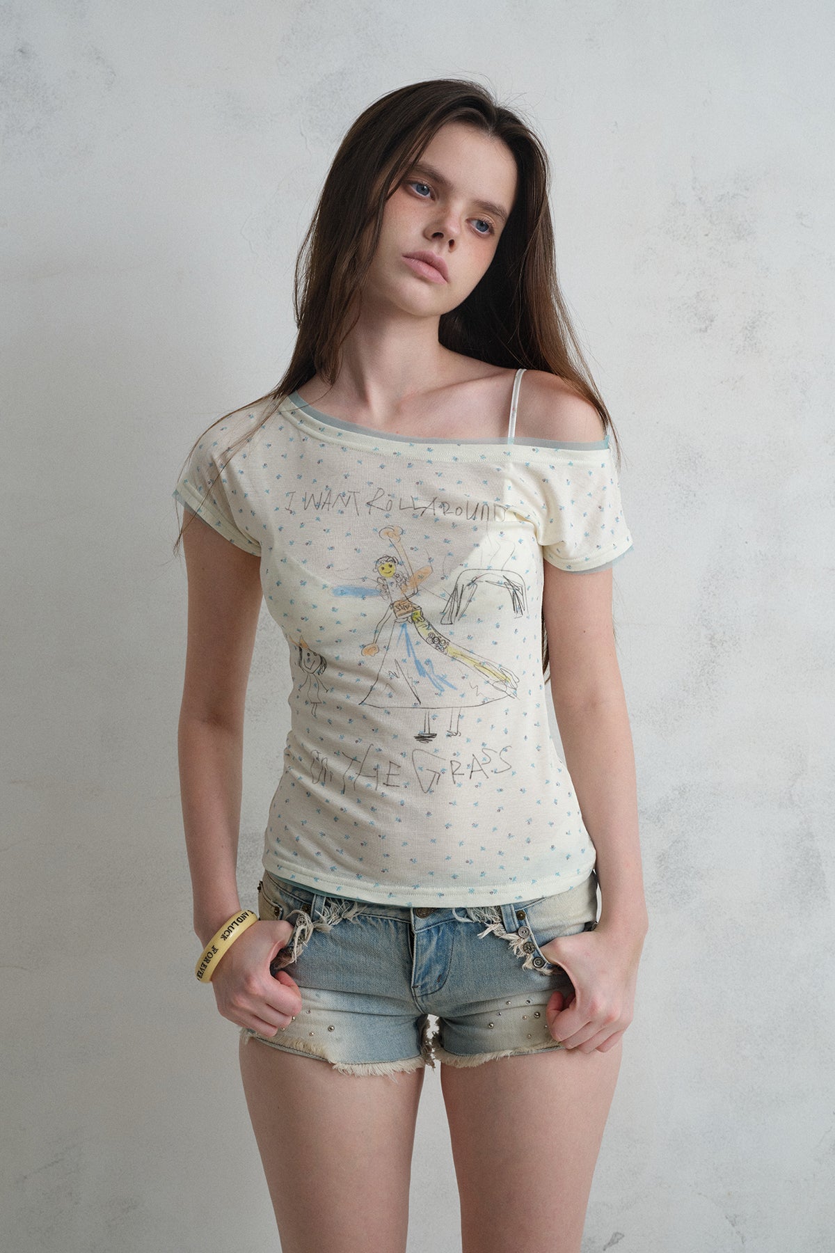 [A001308]Fresh Floral & Fun Graffiti Print Tee