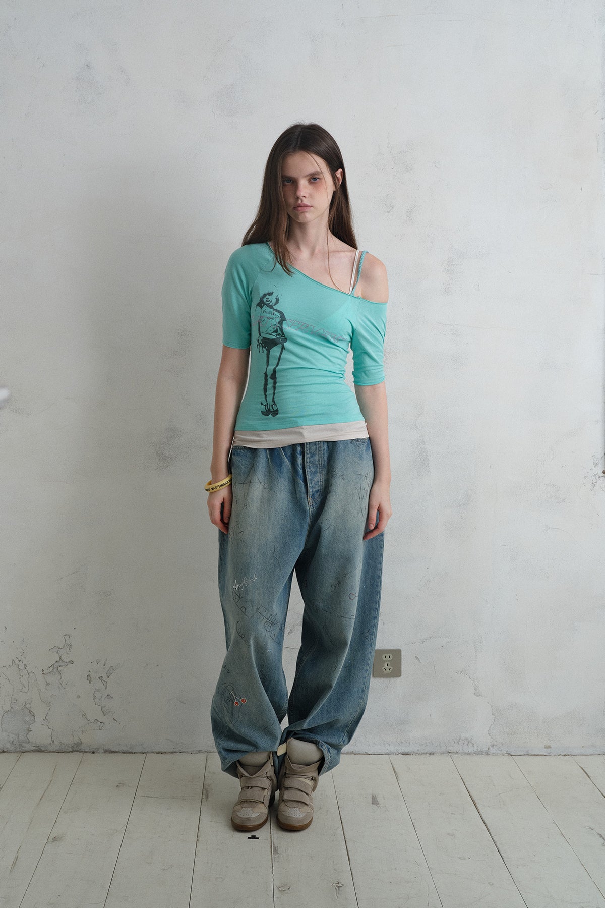 [A001334]Cat's Servant Asymmetric Printed Tee
