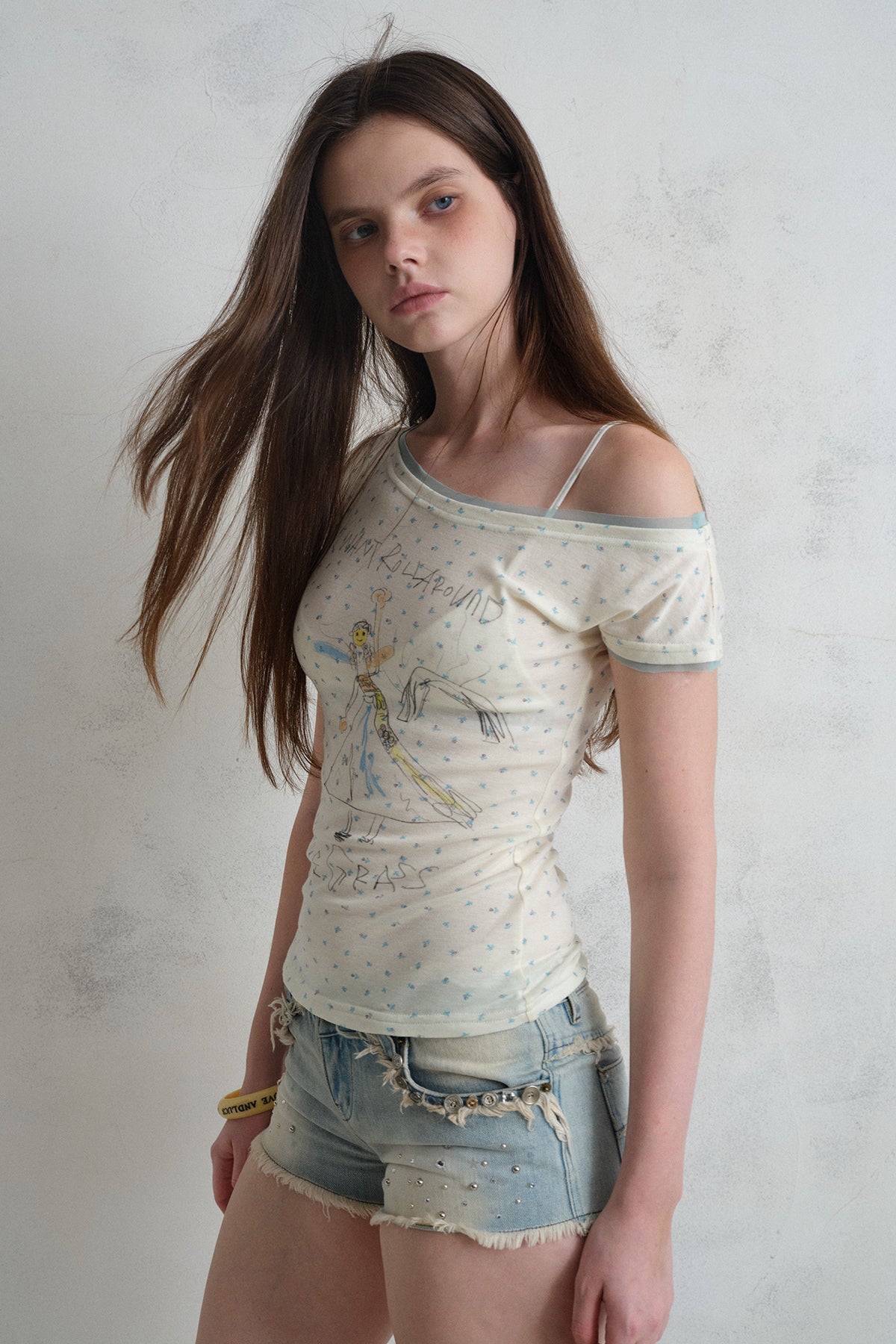 [A001308]Fresh Floral & Fun Graffiti Print Tee