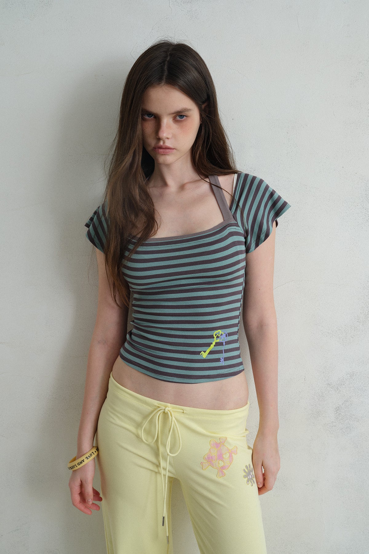 [A001330]Key Print Stripe Tie-Front Tee