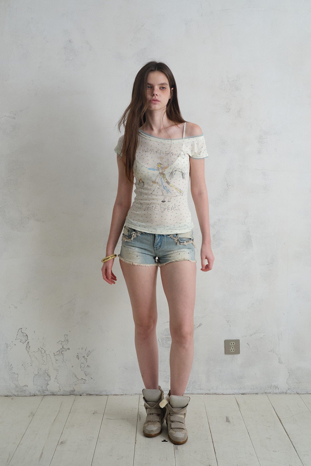 [A001308]Fresh Floral & Fun Graffiti Print Tee