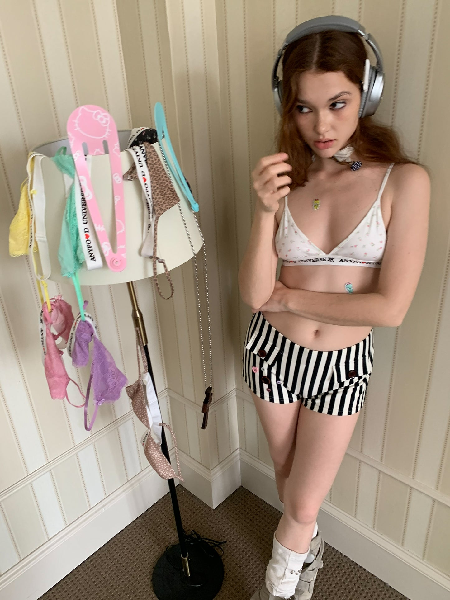 [A001236]sotf% A girl layers sweet bra
