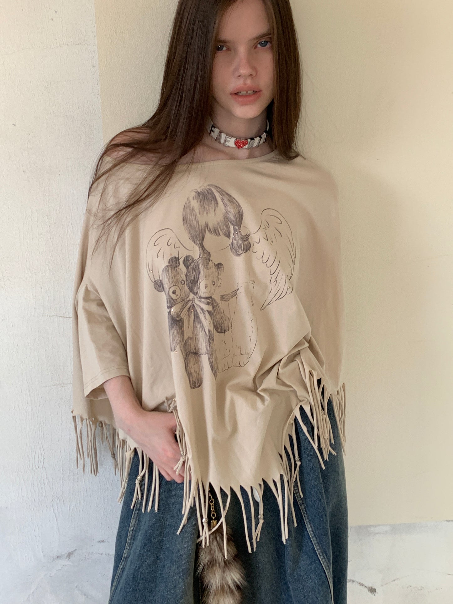 [A001053]Off-Shoulder Bat-Sleeve Tee with Teddy Bear & Fringe Details
