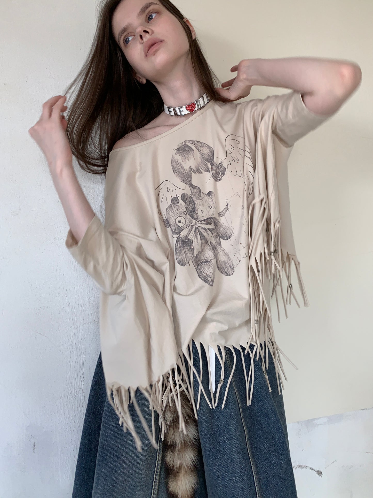 [A001053]Off-Shoulder Bat-Sleeve Tee with Teddy Bear & Fringe Details