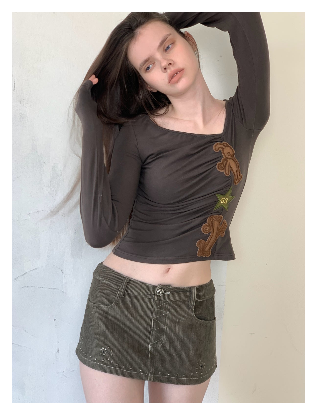 [A001060]‘Stylist’ Embroidered Patch Slim-Fit Tee